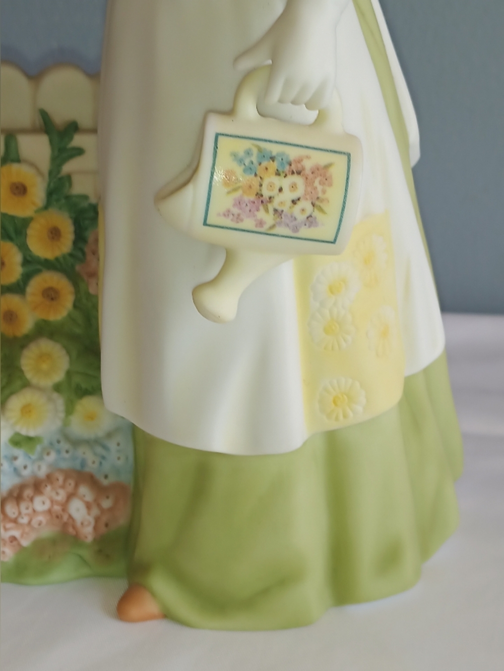 𝐀𝐕𝐎𝐍 𝐌𝐫𝐬.𝐀𝐥𝐛𝐞𝐞 𝟐𝟎𝟎𝟖 𝐓𝐞𝐧𝐝𝐢𝐧𝐠 𝐇𝐞𝐫 𝐆𝐚𝐫𝐝𝐞𝐧 𝐅𝐢𝐠𝐮 - Picture 8 of 17